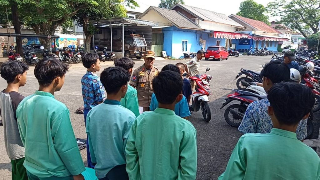 Puluhan Siswa SMP Terciduk Bolos di Warung, 1 Orang Kepergok Main Judi Online